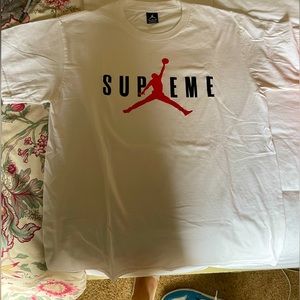 Jordan x supreme tee sz XL